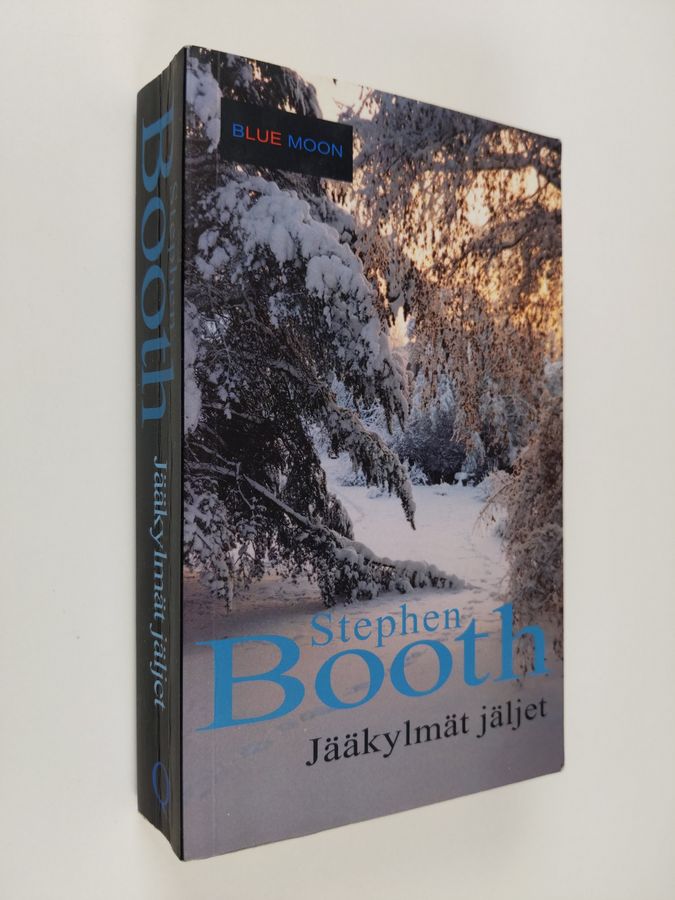 Stephen Booth : Jääkylmät jäljet