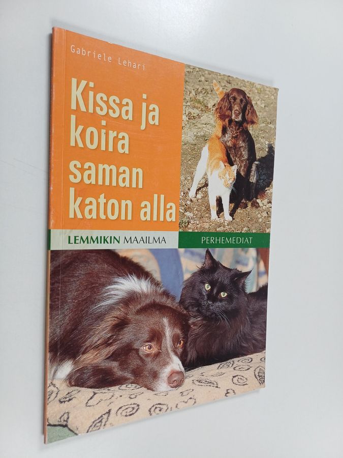 Kissa ja koira saman katon alla