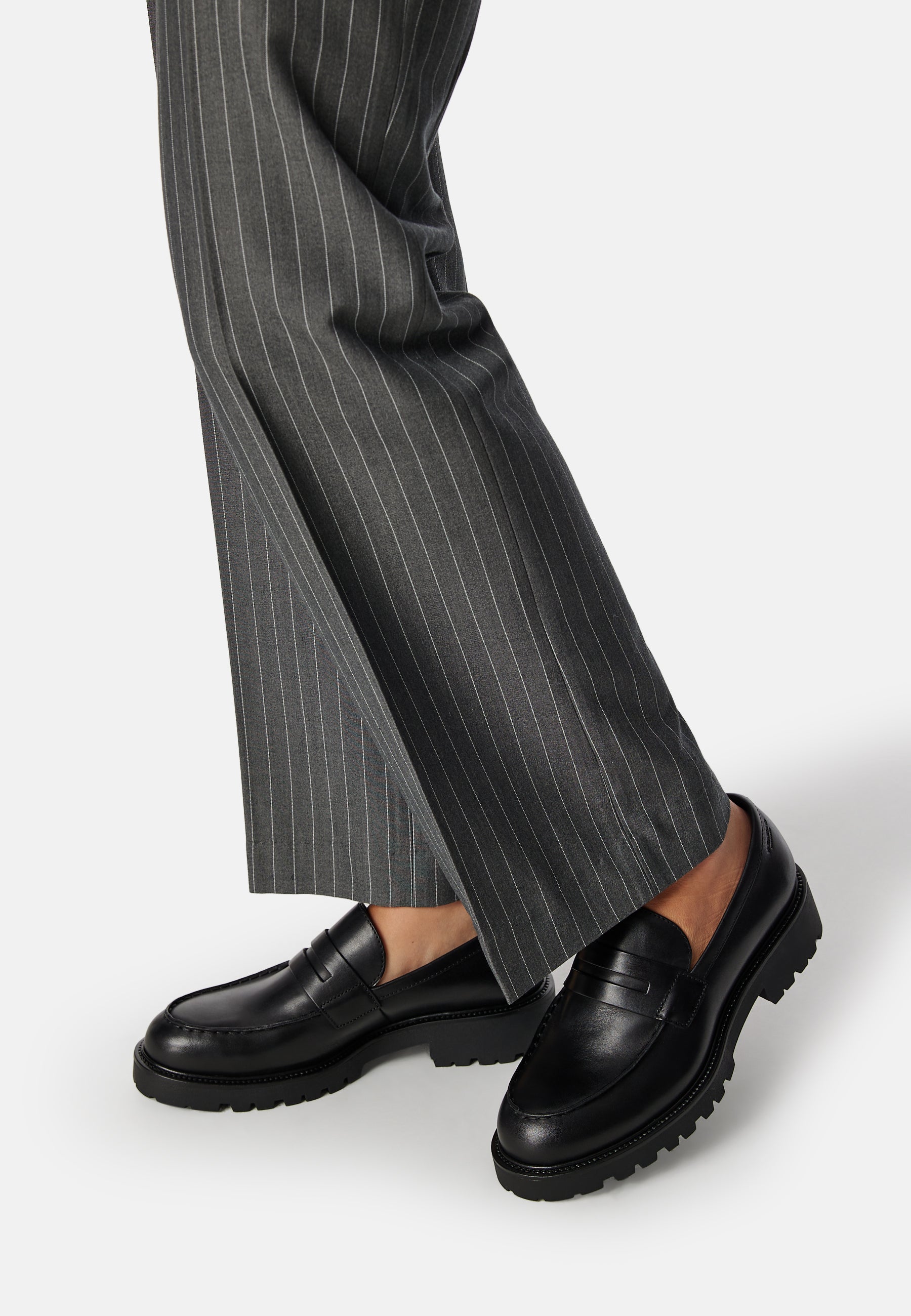 VAGABOND SHOEMAKERS Loafer 'Kenova' musta