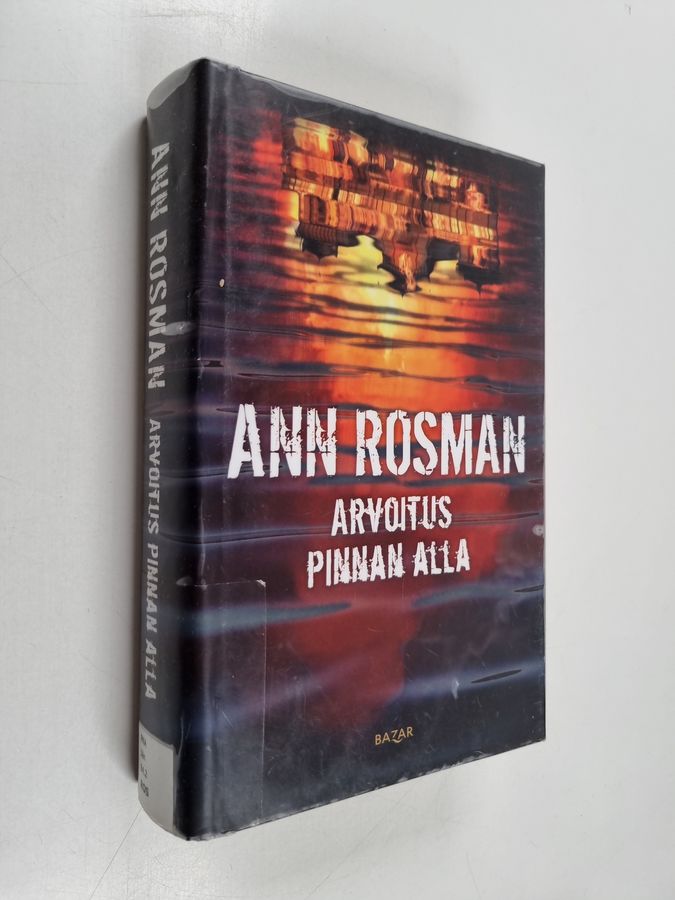Arvoitus pinnan alla