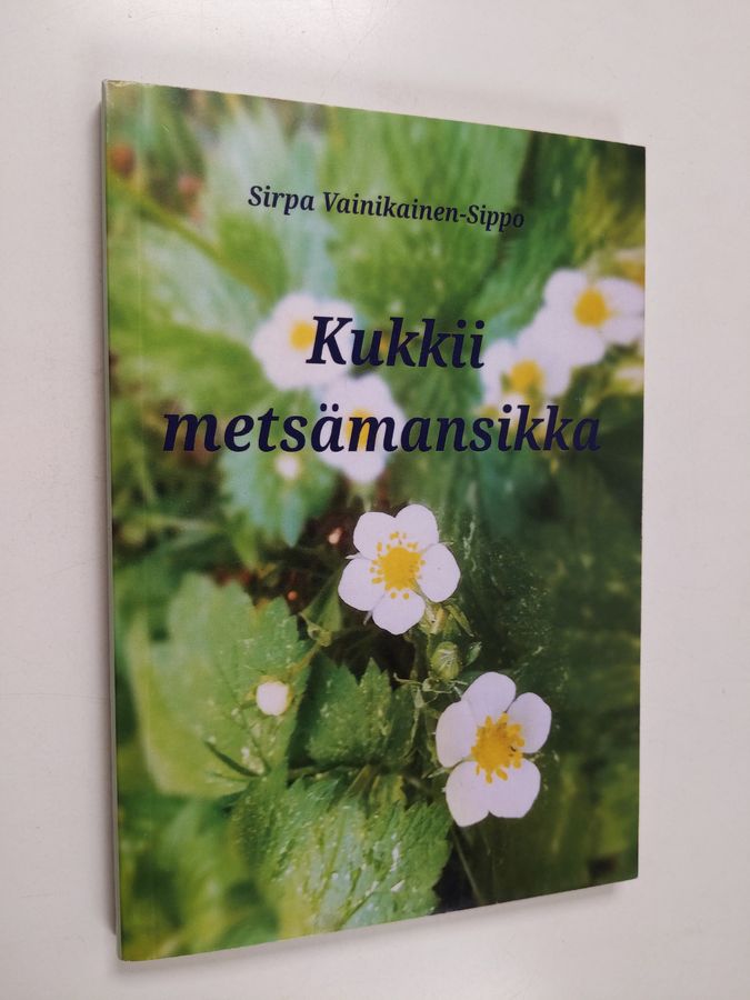 Kukkii metsämansikka