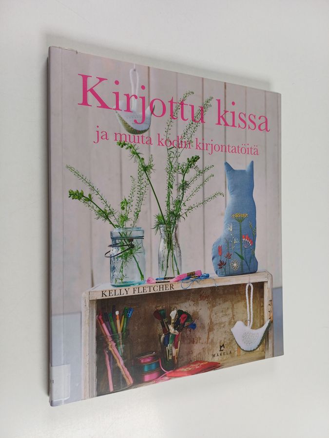 Kirjottu kissa ja muita kodin kirjontatöitä