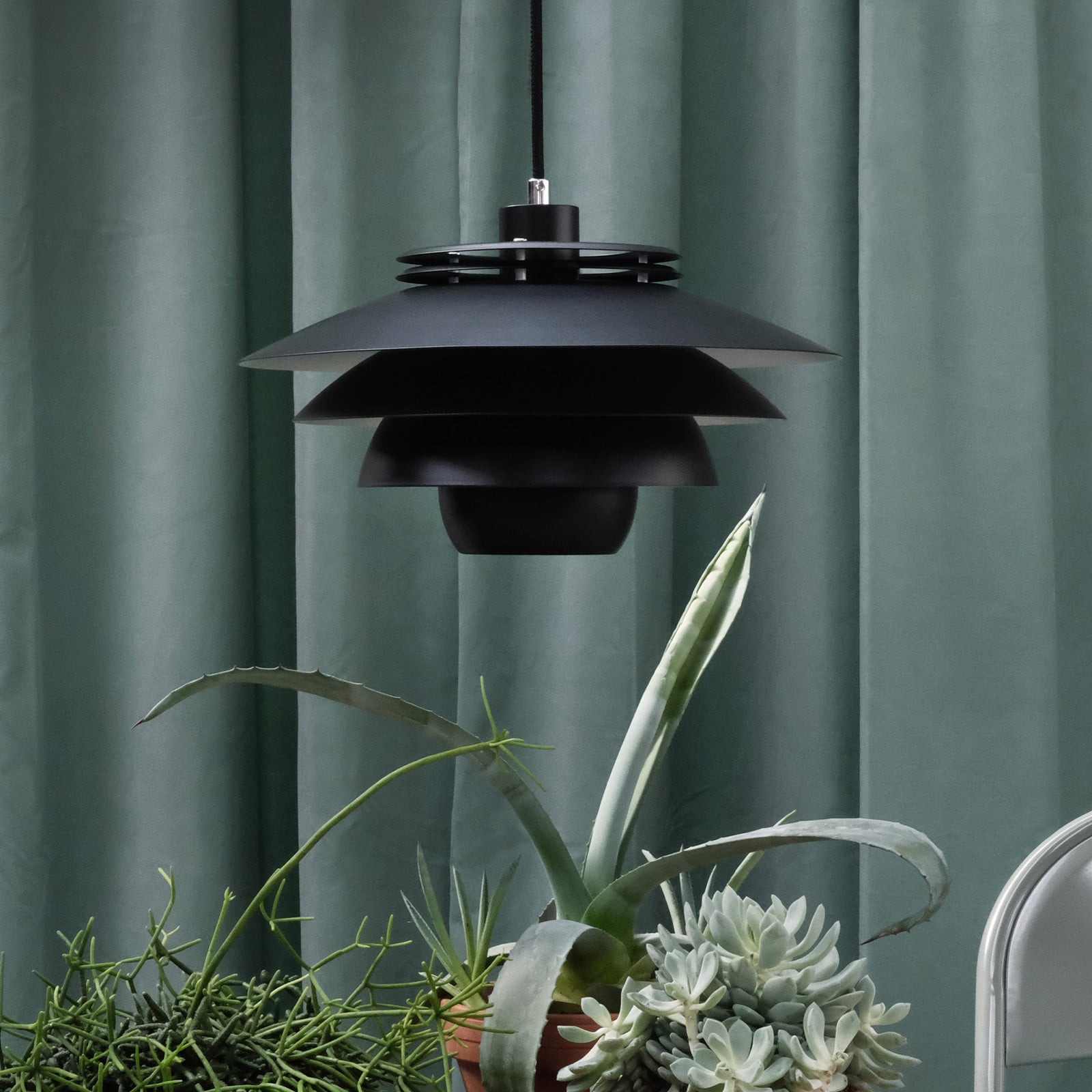 Ejka Riippuvalaisin Matt Black - Dyberg Larsen - Olohuone - Design - Metalli - Yksilamppuinen