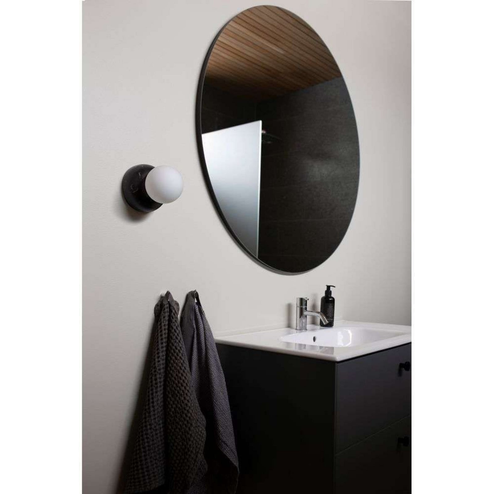 Torrano-seinävalaisin 13 cm IP44 musta – Globen Lighting - Olohuone - Design - Lasi - Yksilamppuinen