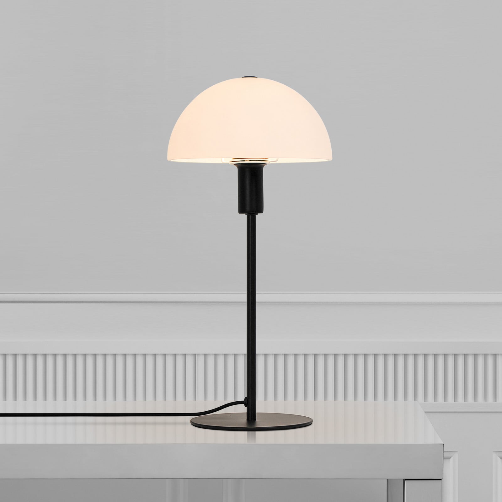 Ellen 20 Pöytävalaisin Opal/Black - Nordlux - Makuuhuone - Skandinaavinen - Lasi - Varjostimella