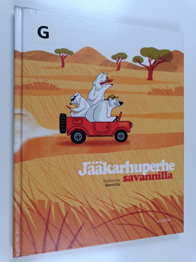 Jääkarhuperhe savannilla