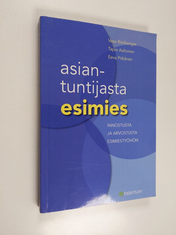 Asiantuntijasta esimies