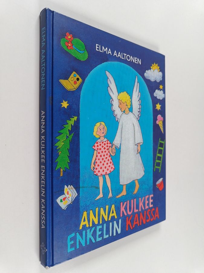 Anna kulkee enkelin kanssa