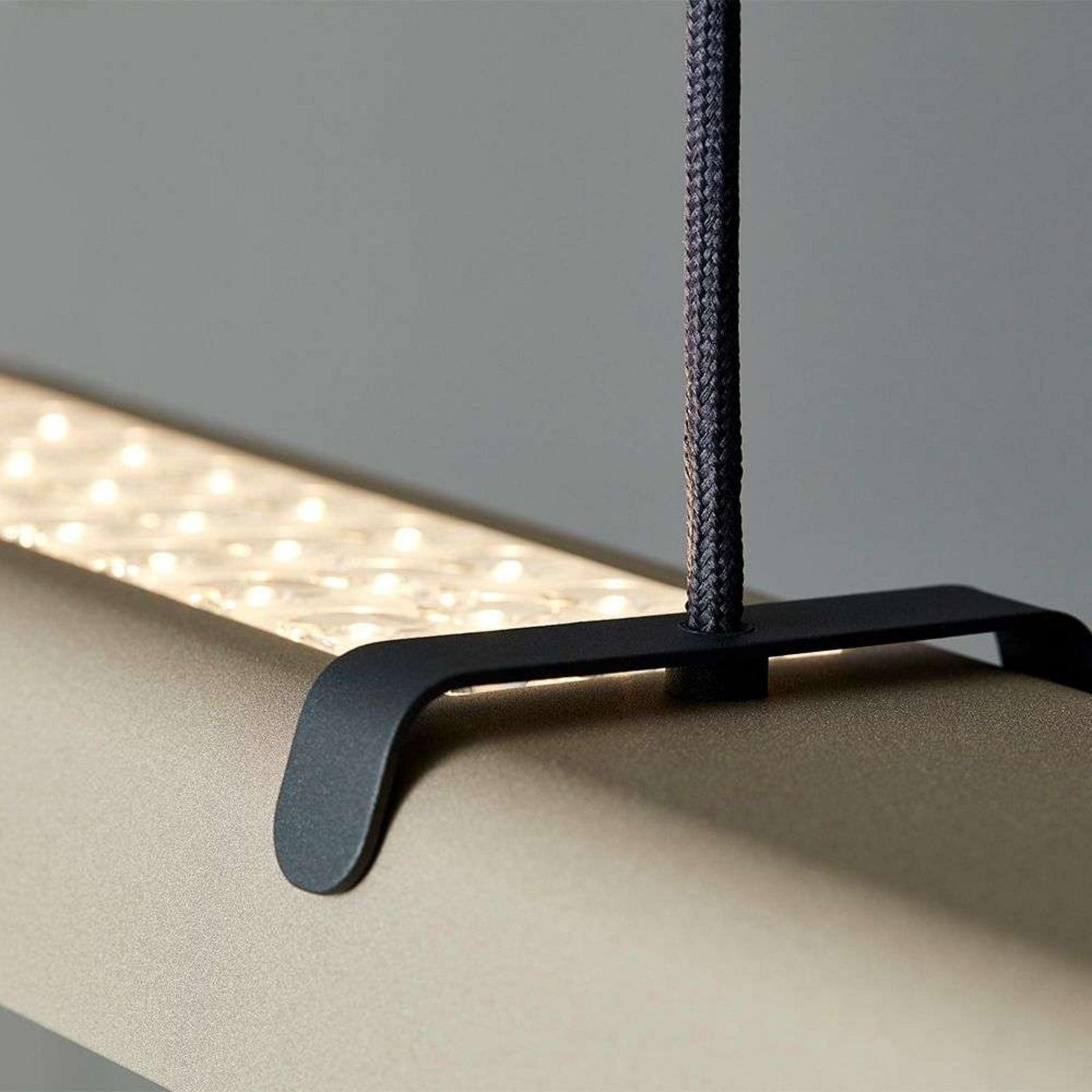 Fold Office G2 LED-riippuvalaisin musta, ylös/alas, himmennettävä - Belid - Olohuone