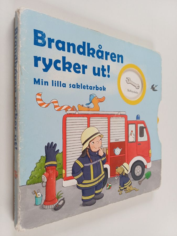 Brandkåren rycker ut! : min lilla sakletarbok