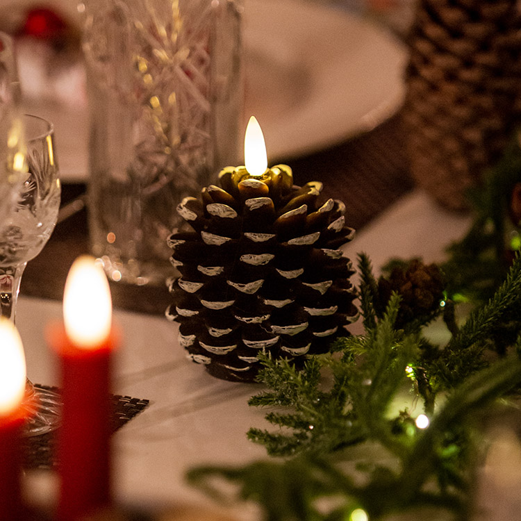 LED Kynttilä Käpy