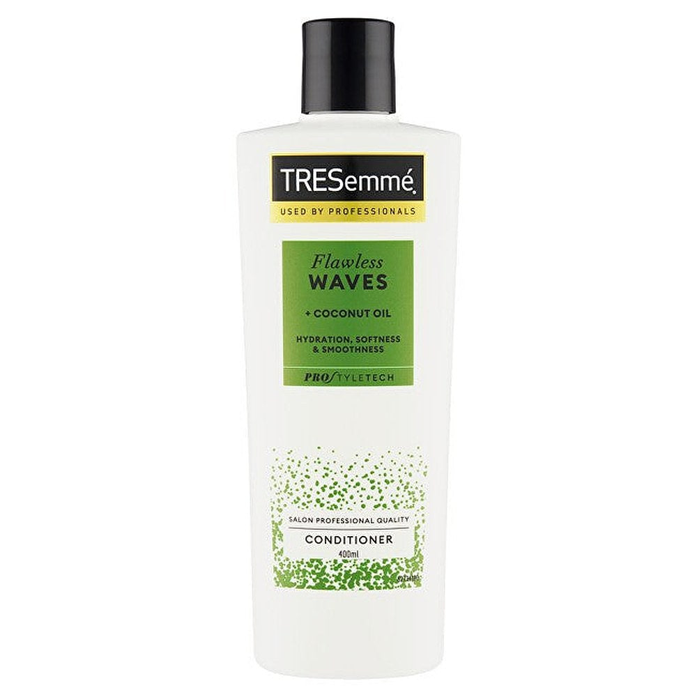 TRESemmé Flawless Kosteuttava hoitoaine laineikkaille ja kiharille hiuksille 400 ml