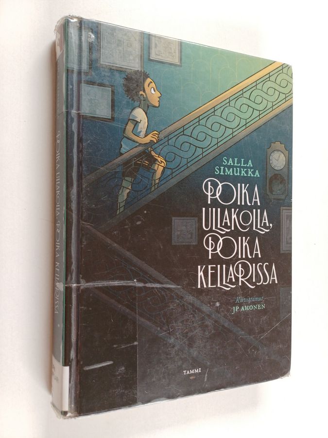 Poika ullakolla, poika kellarissa
