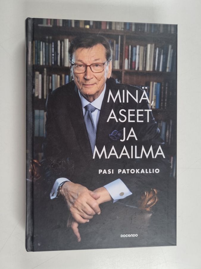 Minä, aseet ja maailma