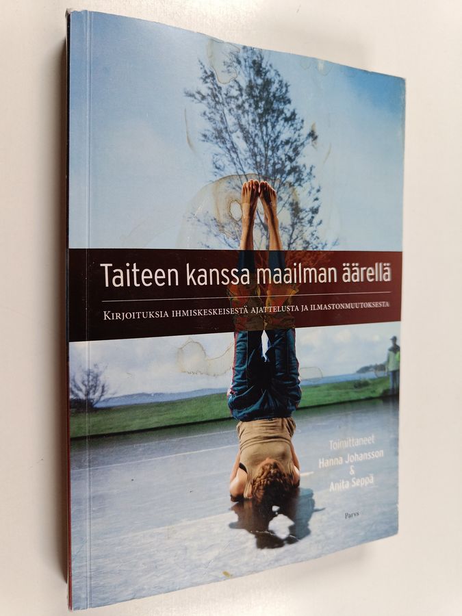 Taiteen kanssa maailman äärellä