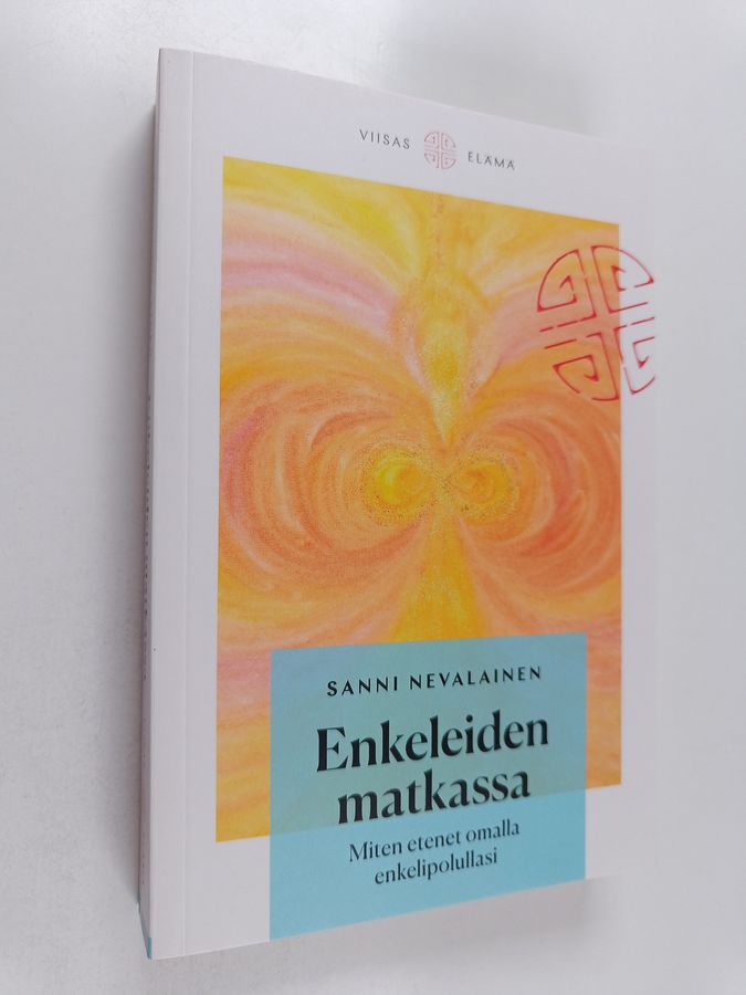 Enkeleiden matkassa
