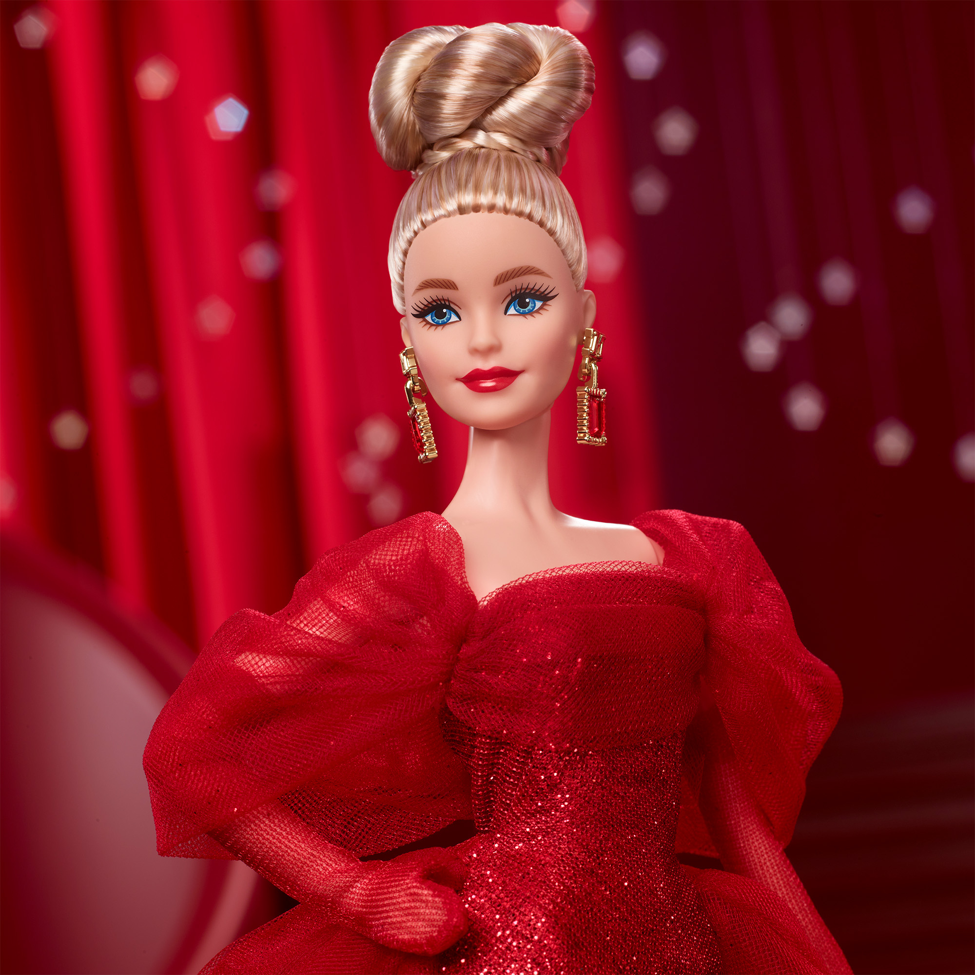 Barbie-keräilijänukke, rubiininpunainen mekko, 80-vuotisjuhlapainos