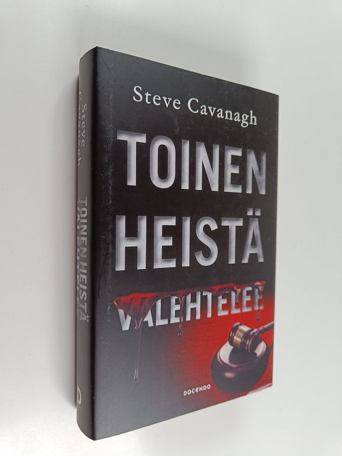 Toinen heistä valehtelee