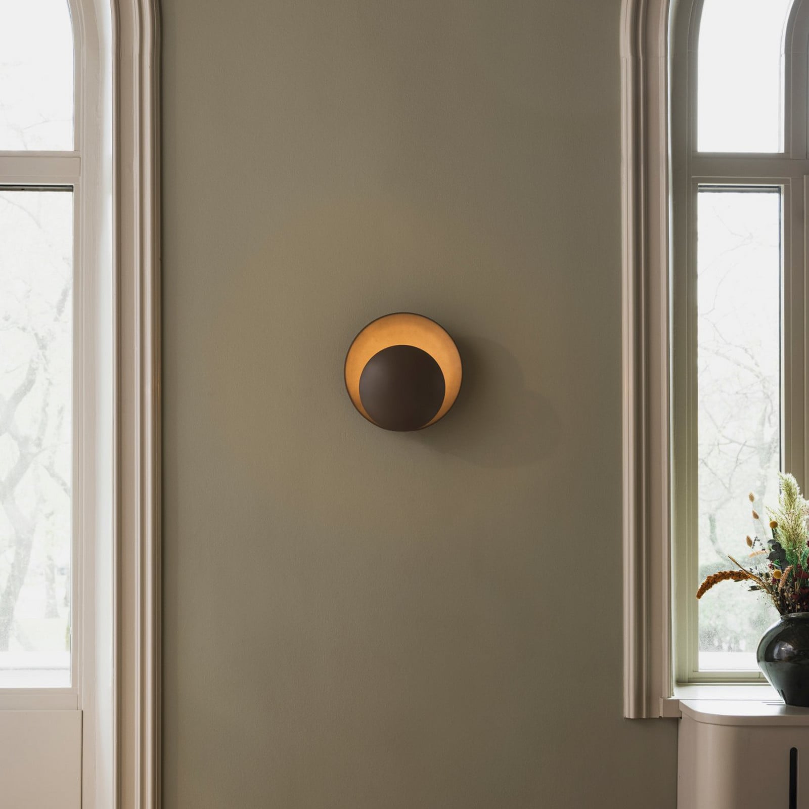 ORBIT seinälamppu, ruskea, Ø 30 cm, pistoke - Globen Lighting - Olohuone - Design - Metalli - Yksilamppuinen