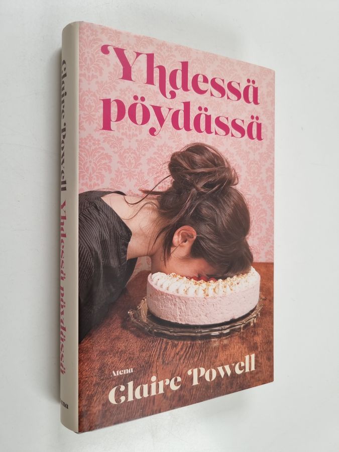 Yhdessä pöydässä