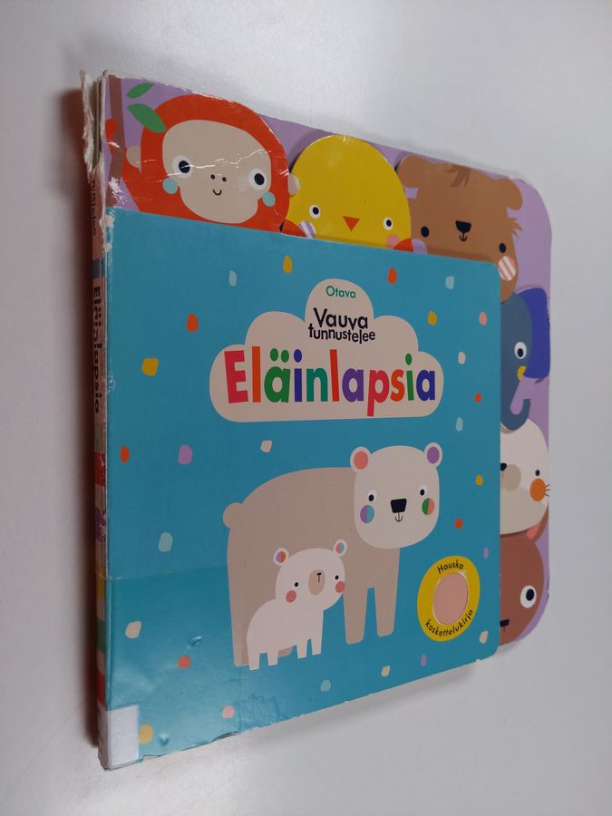 Vauva tunnustelee - Eläinlapsia