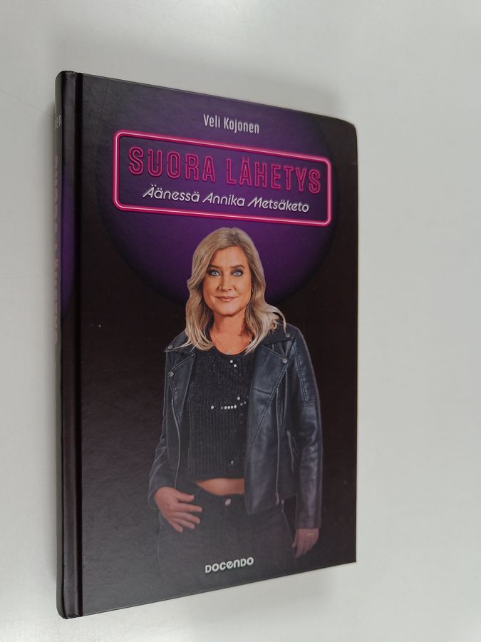 Suora lähetys - Äänessä Annika Metsäketo