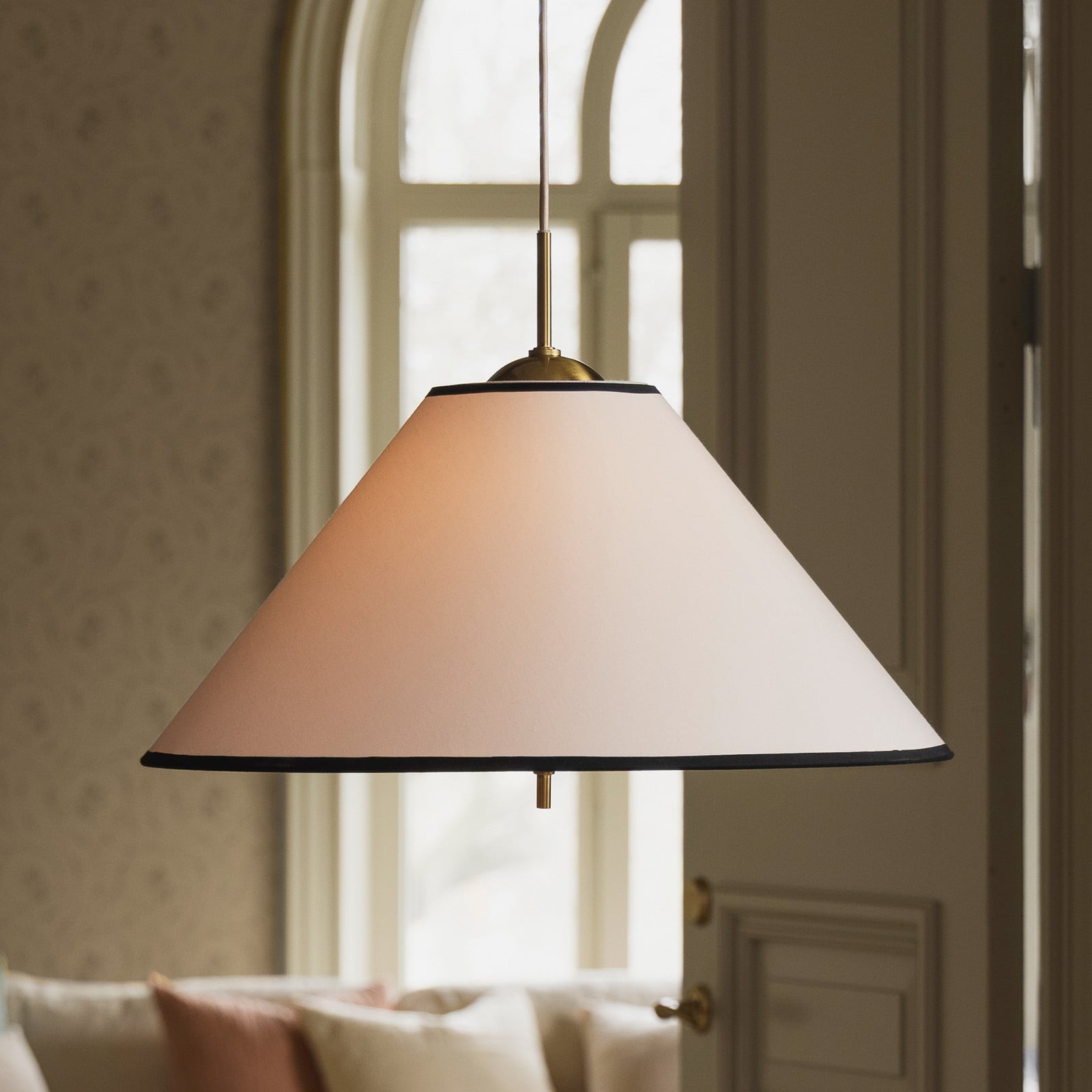 IRIS 50 riippuvalo, kermanvärinen, Ø 50 cm – Globen Lighting - Olohuone - Skandinaavinen - Kangas / tekstiili - Varjostimella