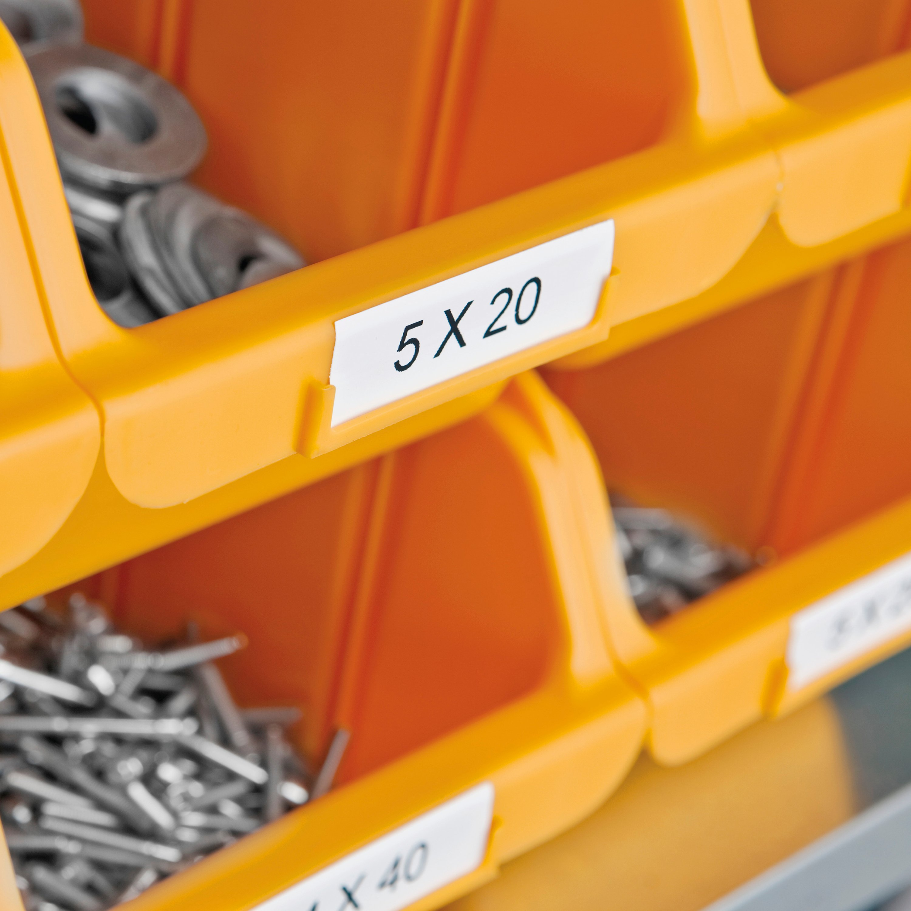 DYMO Dymo Rhino - Pysyvät polyesteriteipit, 19 mm x 5,5 m - musta valkoisella