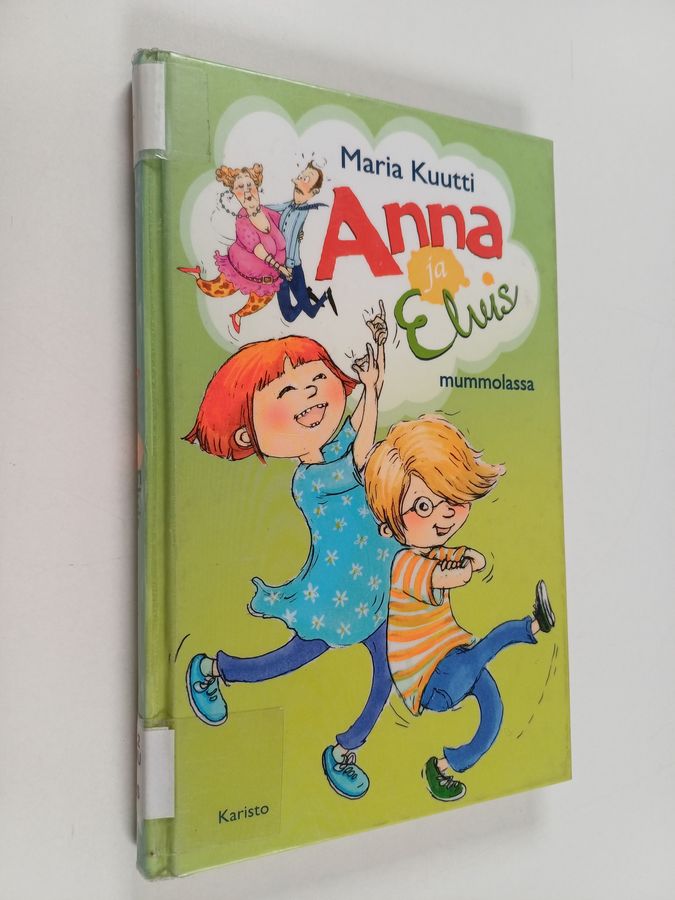 Anna ja Elvis mummolassa