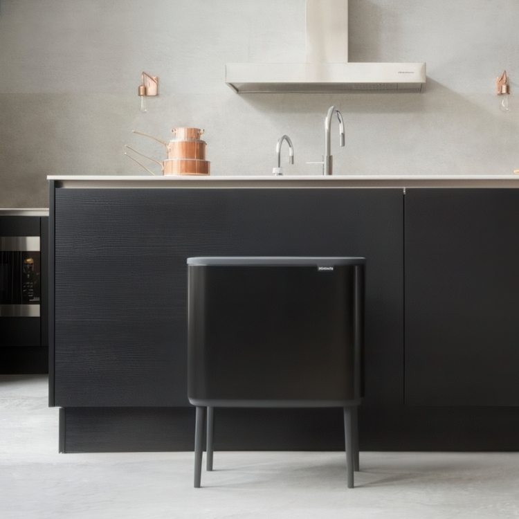 Kierrätysasema jaloilla, 3 lokeroa, Brabantia, Musta