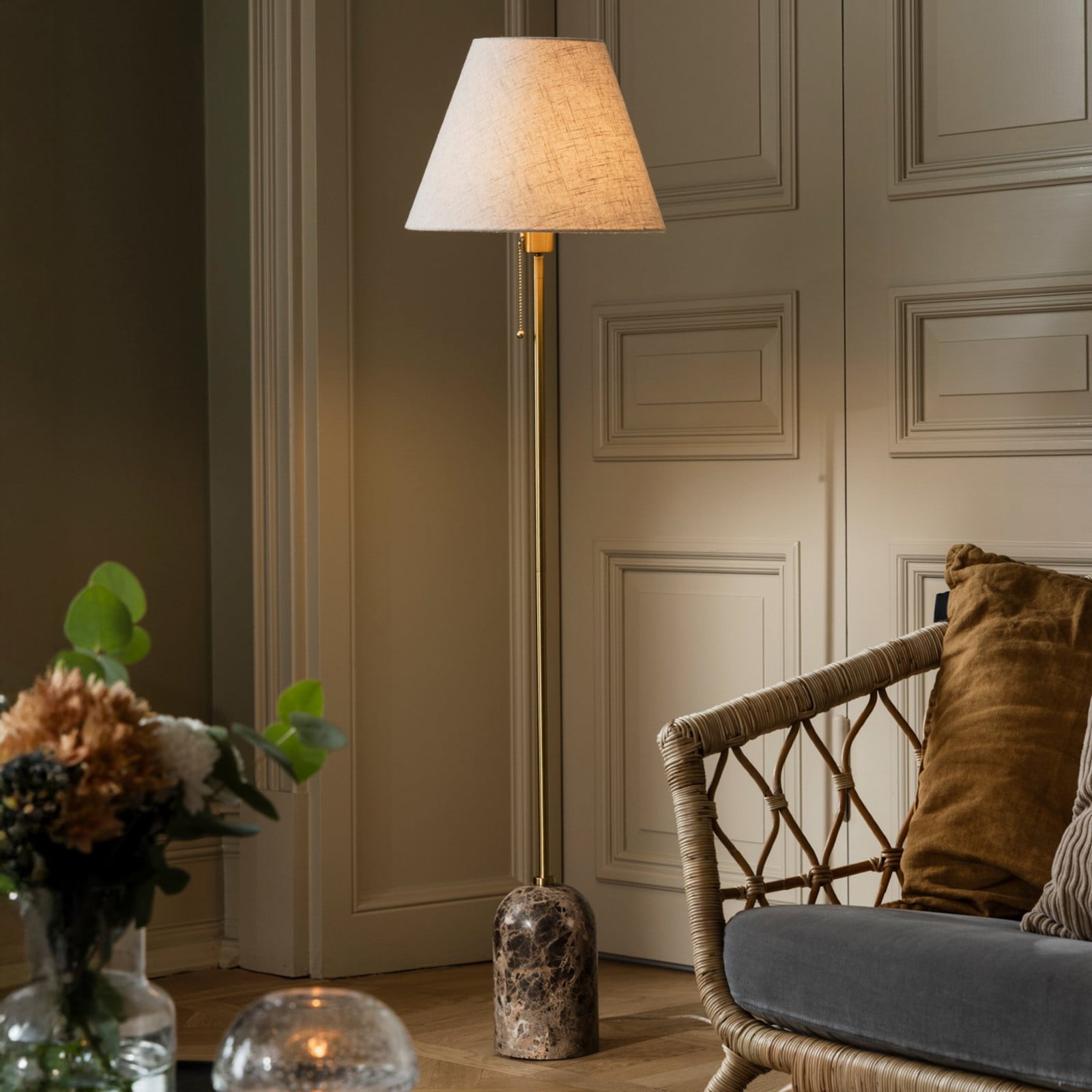 Gino-maavalaisin, jalka marmori, beige, 145 cm - Globen Lighting - Olohuone - Design - Kangas / tekstiili - Yksilamppuinen