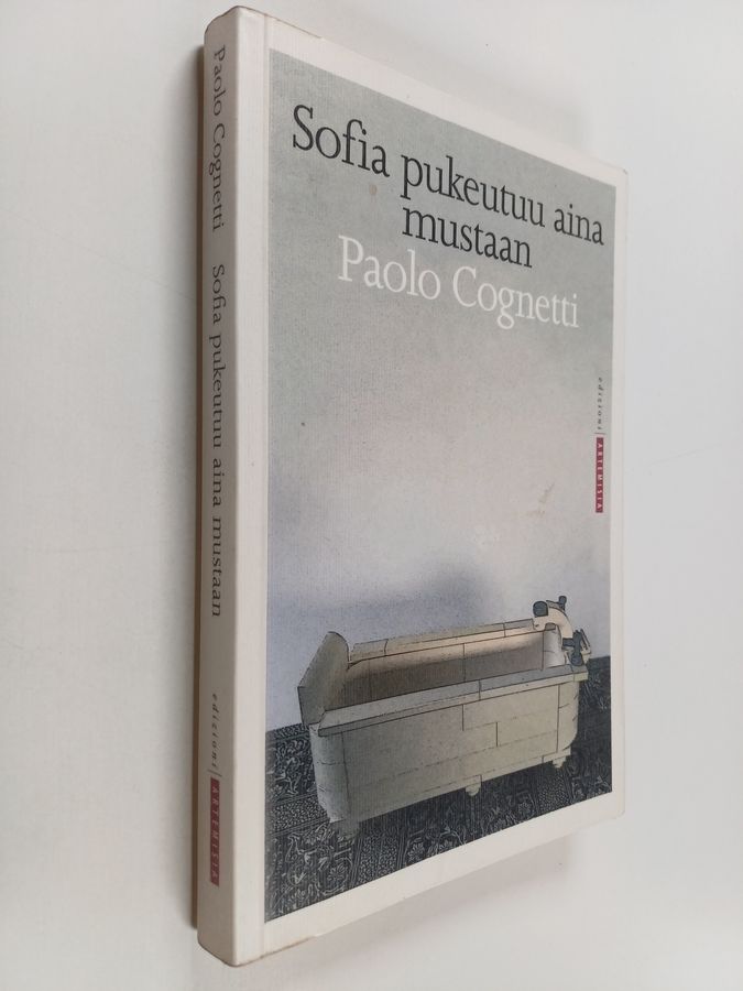 Sofia pukeutuu aina mustaan