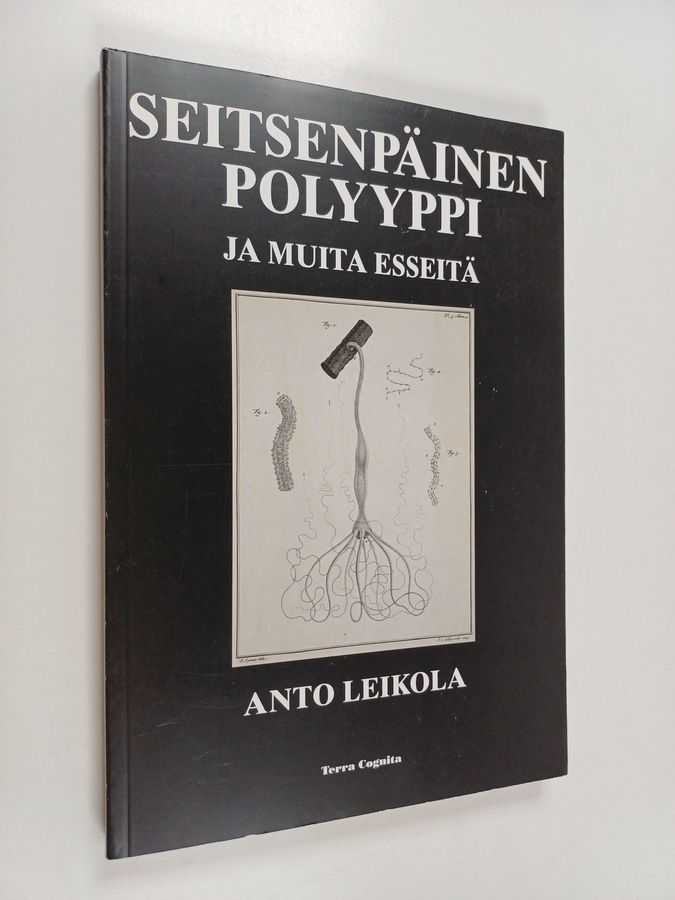Seitsenpäinen polyyppi ja muita esseitä