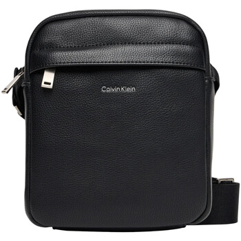 Calvin Klein Olkalaukku 'Logo Pebbled' musta
