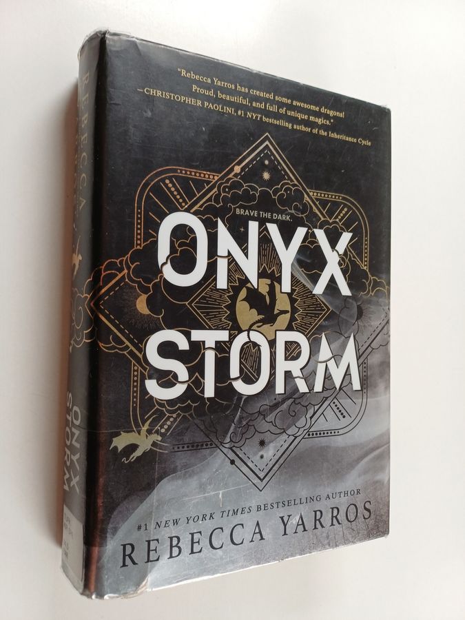 Onyx Storm (Standard Edition)