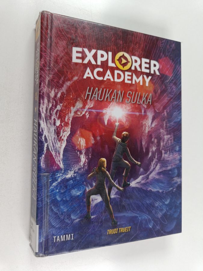 Explorer Academy 2. Haukan sulka