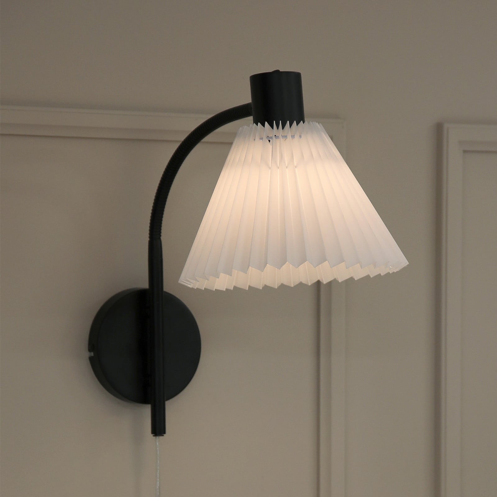 Mira 1 Seinävalaisin Black/White - Markslöjd - Olohuone - Skandinaavinen - Metalli - Varjostimella