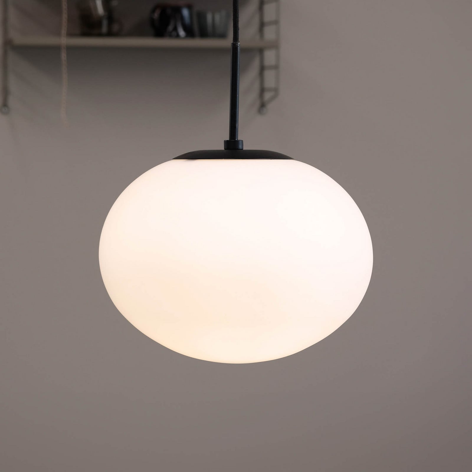 Princess Riippuvalaisin Opal/Black - Dyberg Larsen - Olohuone - Design - Lasi - Varjostimella