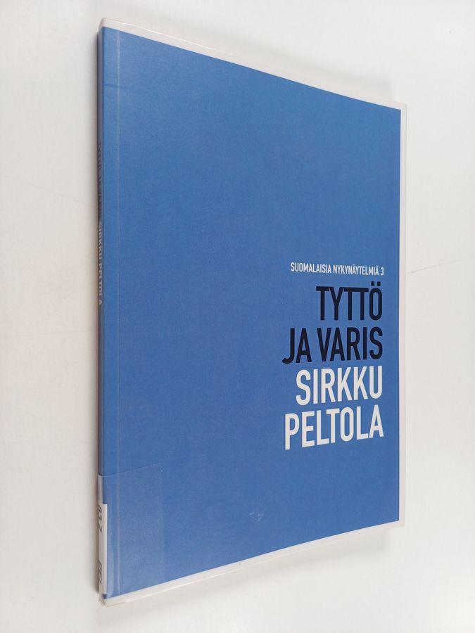 Tyttö ja varis