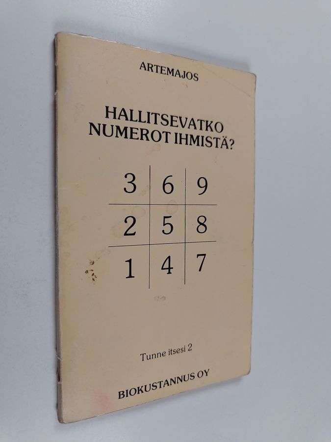 Artemajos : Hallitsevatko numerot ihmistä