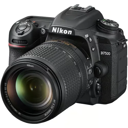 Nikon D7500 + Af-s Dx Nikkor 18-140 Vr