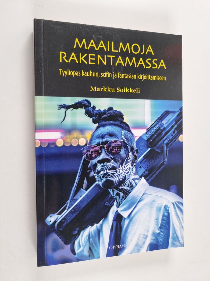 Maailmoja rakentamassa