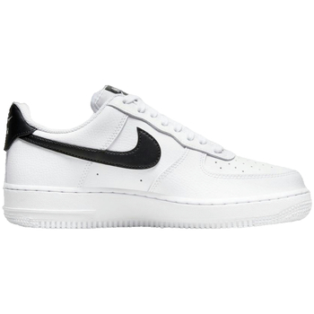 NIKE Matalavartiset tennarit 'AIR FORCE 1 07' musta / valkoinen