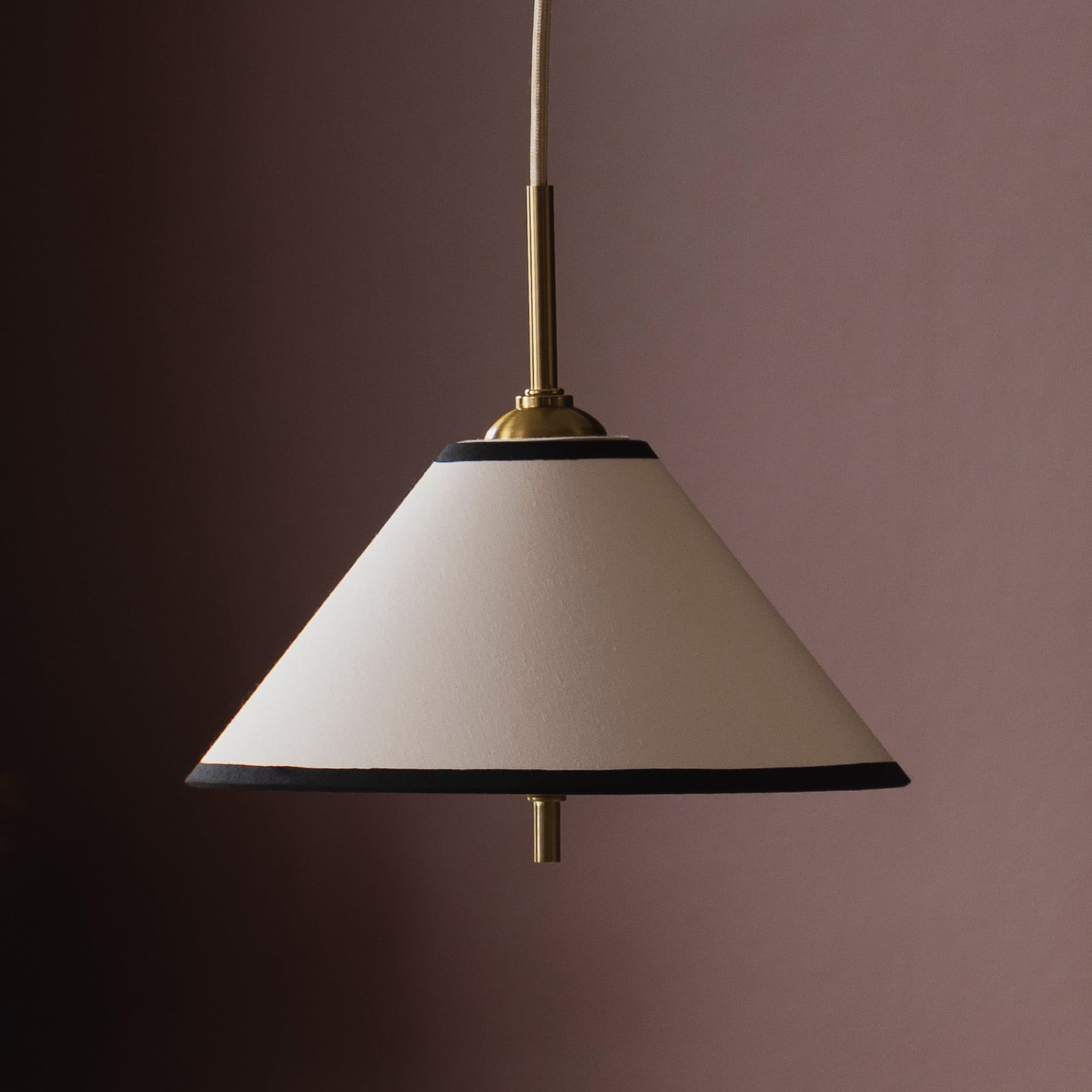 IRIS 25 riippuvalo, kermanvärinen, halkaisija 25 cm – Globen Lighting - Olohuone - Skandinaavinen - Kangas / tekstiili - Varjostimella
