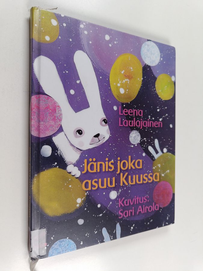 Jänis joka asuu kuussa
