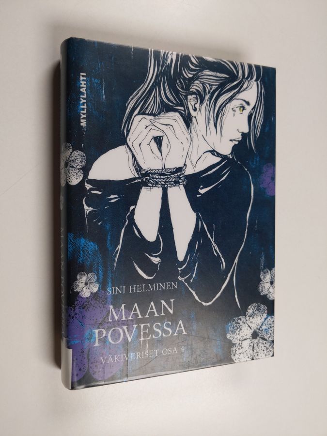 Maan povessa
