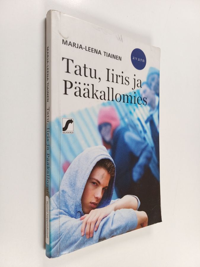 Tatu, Iiris ja Pääkallomies (selkokirja)