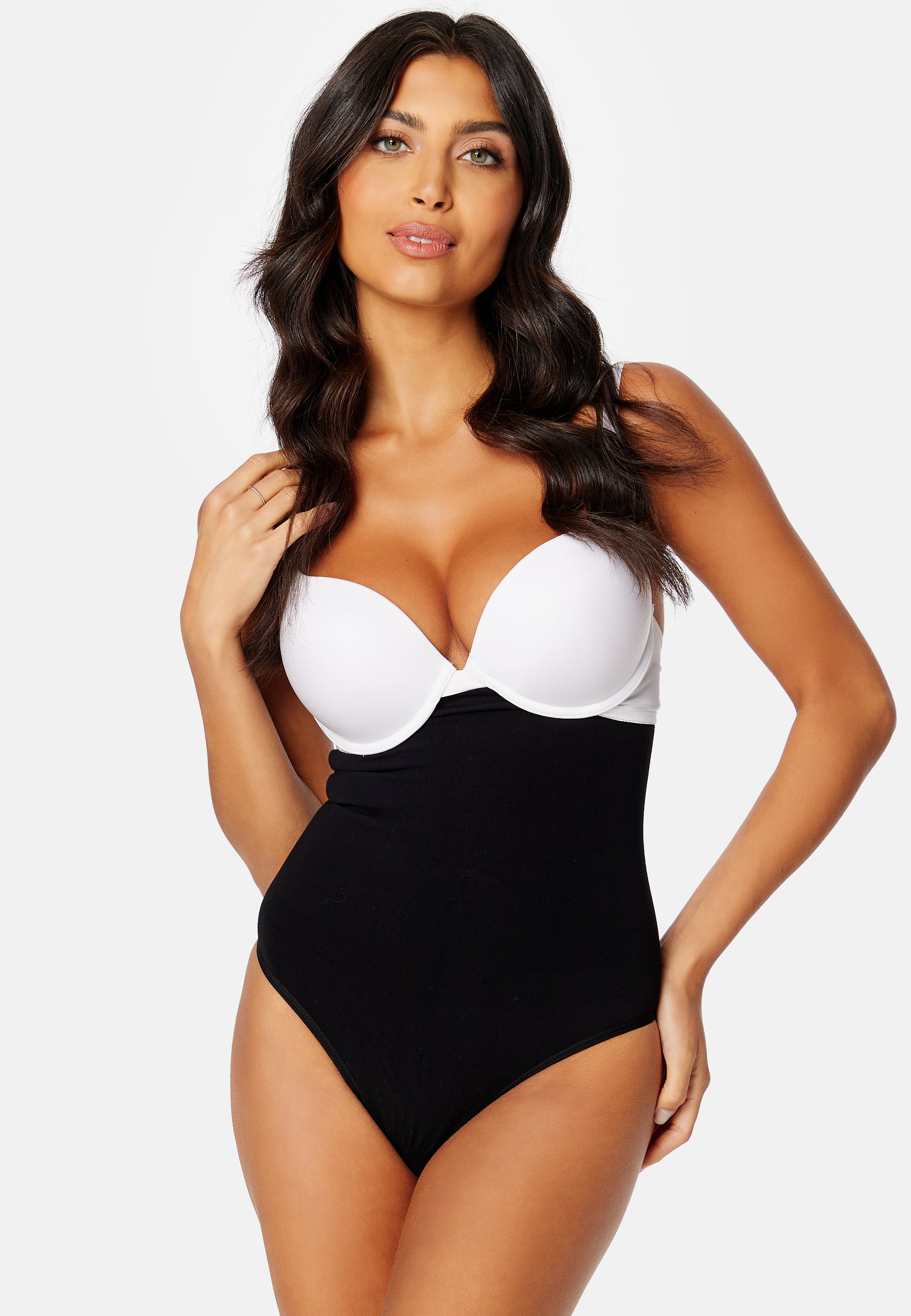 MAGIC Bodyfashion Stringit  musta