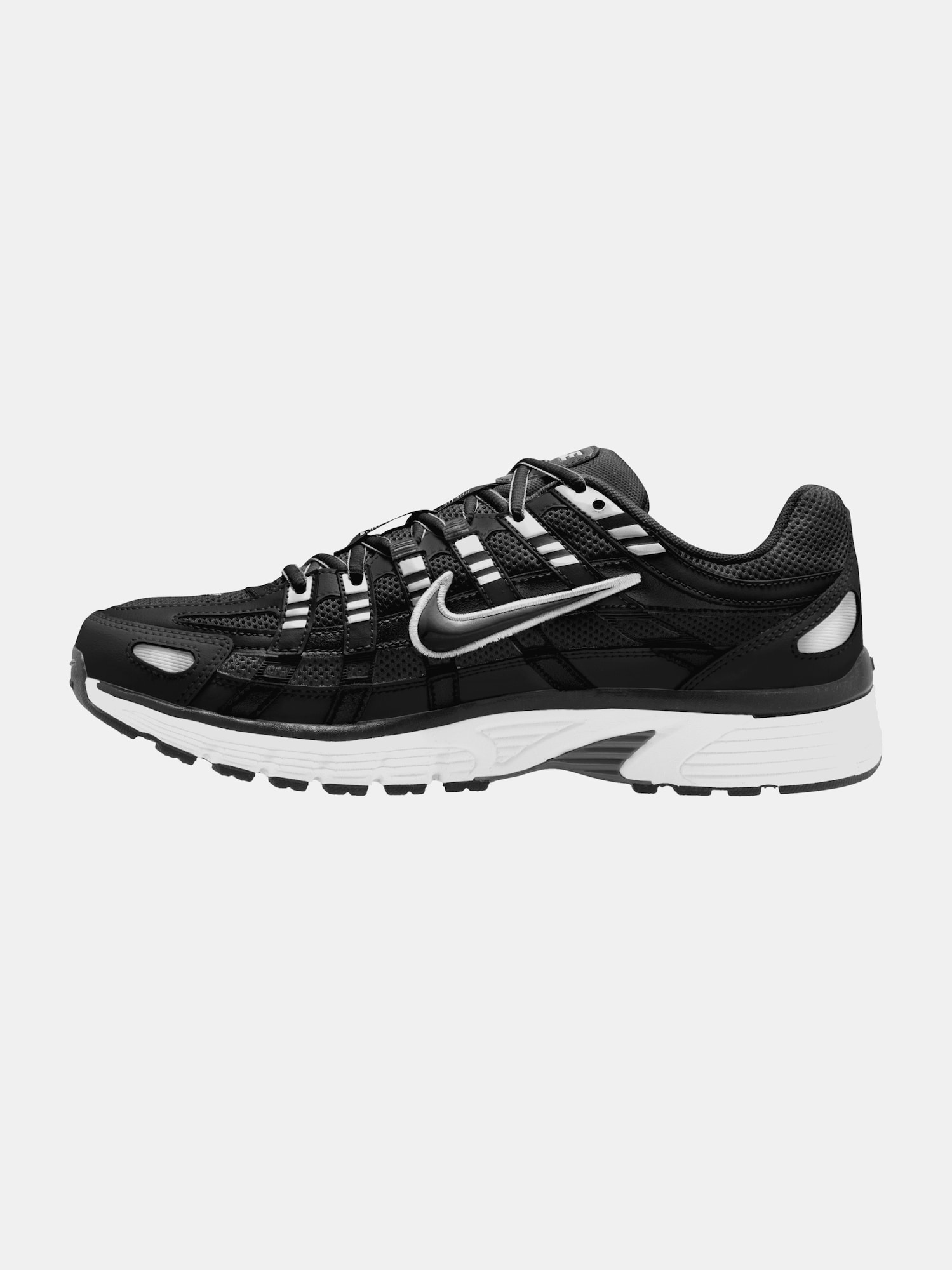 Nike Sportswear Matalavartiset tennarit ' P-6000 ' musta / valkoinen