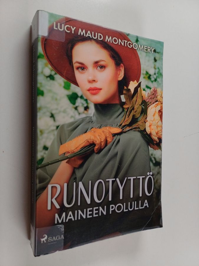 Runotyttö maineen polulla